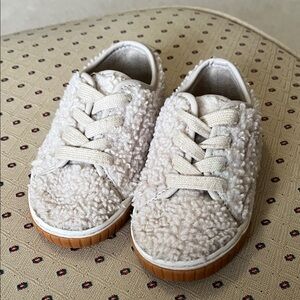 Zara Faux Shearling Sneakers in Off White/cream color. Size EU 23/ US 7